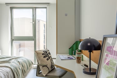 Platinum En suite Two Bed Flat - Image 1